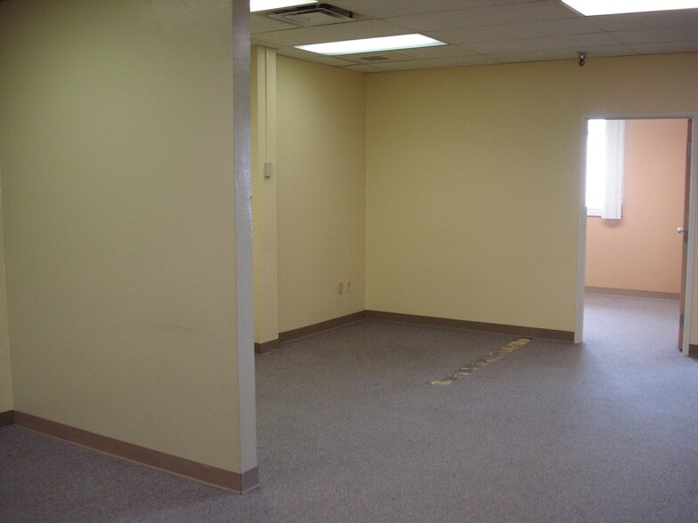More Photos Of 113 W Northern Lights Blvd, Anchorage Unknown For Lease