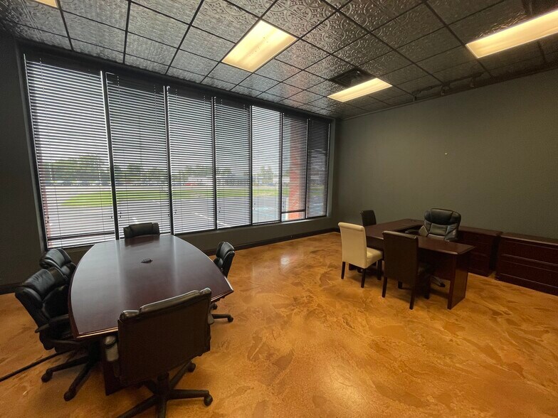 More Photos Of 2390 W Main St, Greenfield Showroom For Lease