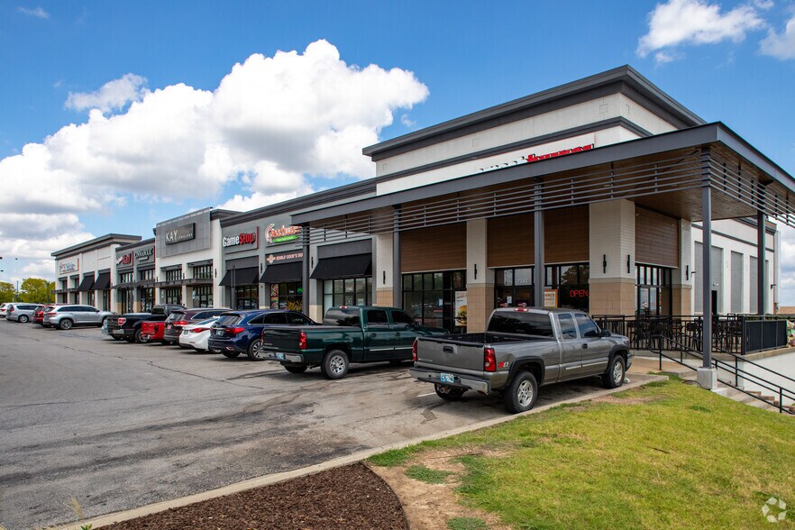 More Photos Of 7370-7392 S Olympia Ave, Tulsa General Retail For Lease