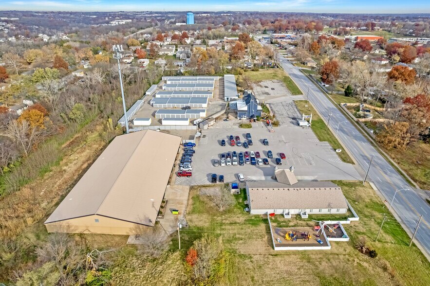 More Photos Of 6970 N Broadway St, Kansas City Showroom For Sale