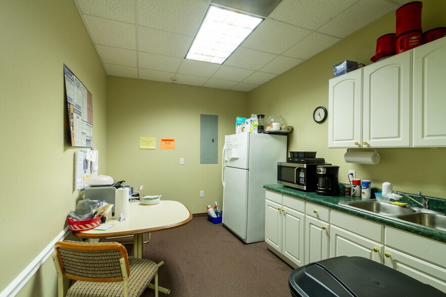 More Photos Of 94 E Crogan St, Lawrenceville Office For Lease