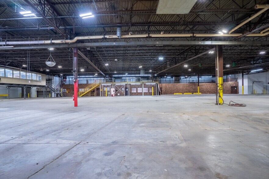 More Photos Of 11135 Monroe Rd, Matthews Distribution For Sale