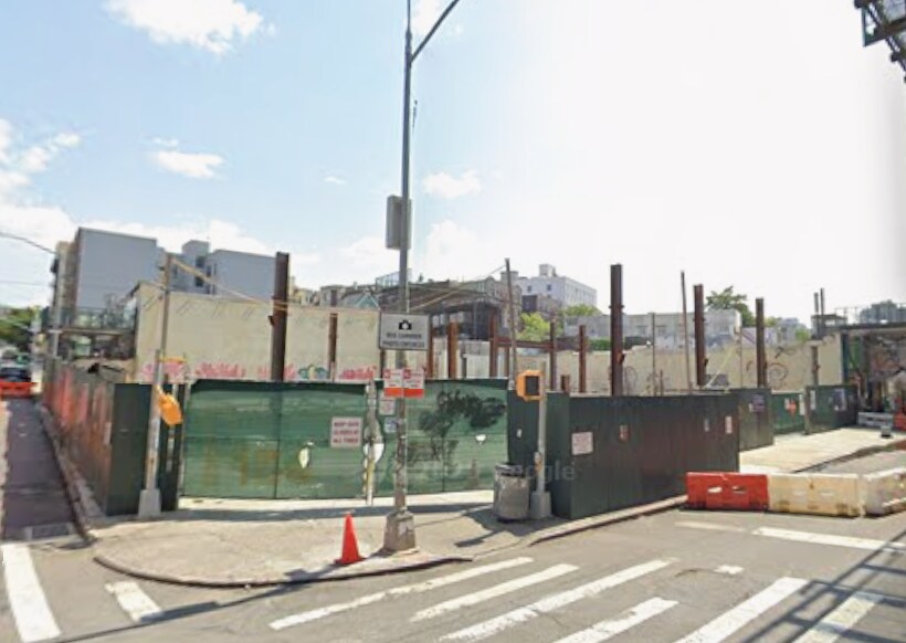 Primary Photo Of 1956 Jerome Ave, Bronx Schools For Sale