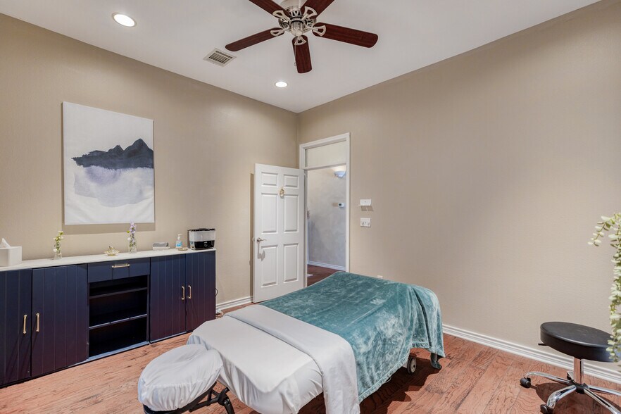 More Photos Of 12335 Hymeadow Dr, Austin Office For Sale