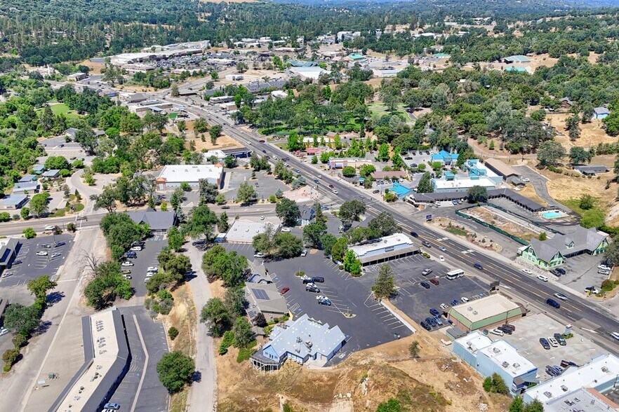 More Photos Of 49271 Golden Oak Loop, Oakhurst Hotel For Lease