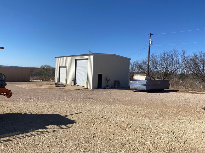 More Photos Of 2306 E Broadway St, Sweetwater Truck Terminal For Lease