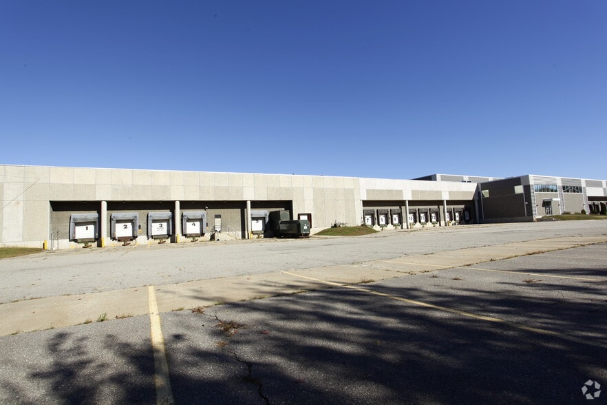 More Photos Of 90 Spencer Dr, Wells Warehouse For Lease