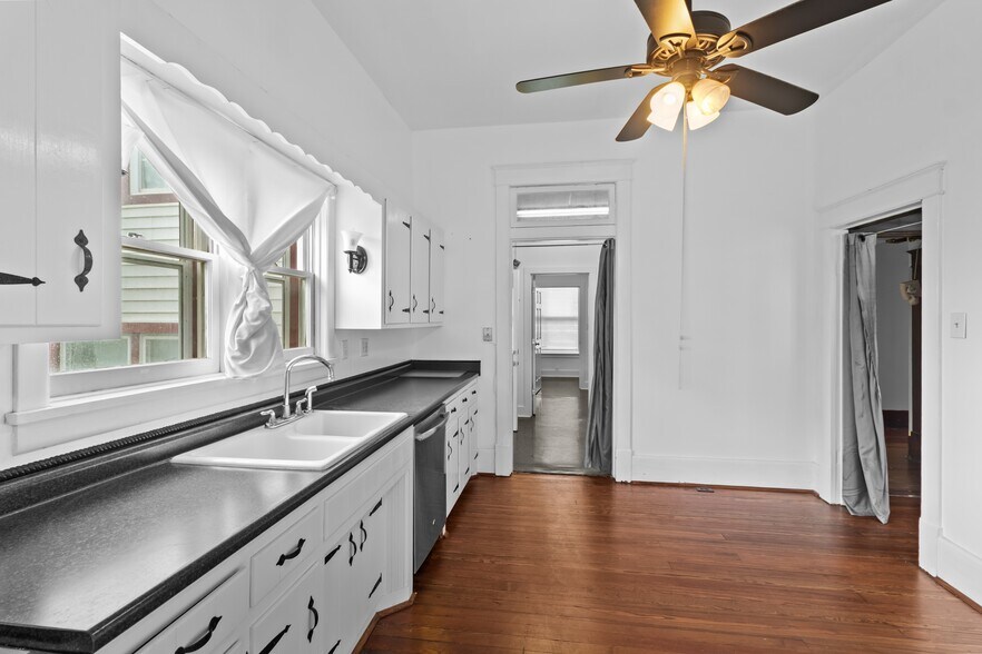 More Photos Of 300 Maple St, Smyrna Restaurant For Sale