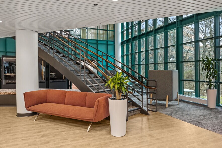 More Photos Of 1000 Northbrook Dr, Trevose Office For Sale