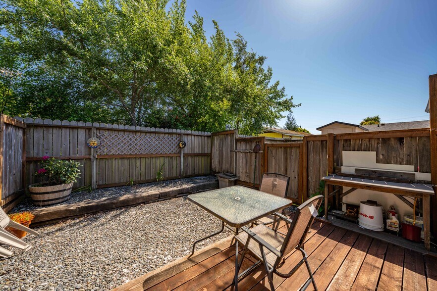 More Photos Of 542 Pacific Ave, Brookings Multifamily For Sale