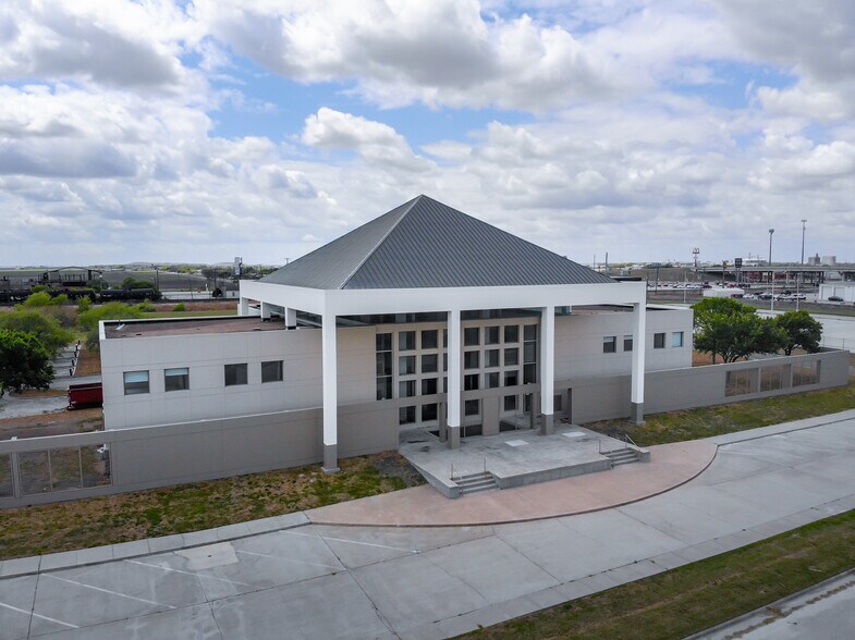More Photos Of 1024 Texas Yes Blvd, Robstown Office For Lease
