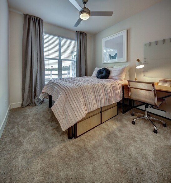 More Photos Of 200 Springtown Way, San Marcos Unknown For Lease