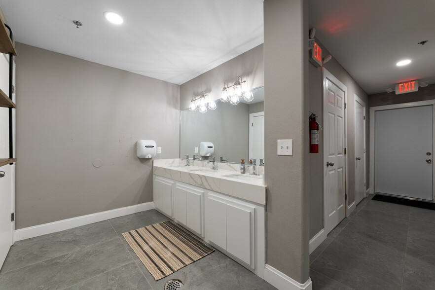 More Photos Of 715 N Medford Rd, Brownsville Lodge Meeting Hall For Lease