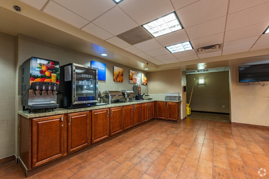 More Photos Of 1922 Skibo Rd, Fayetteville Hotel For Sale