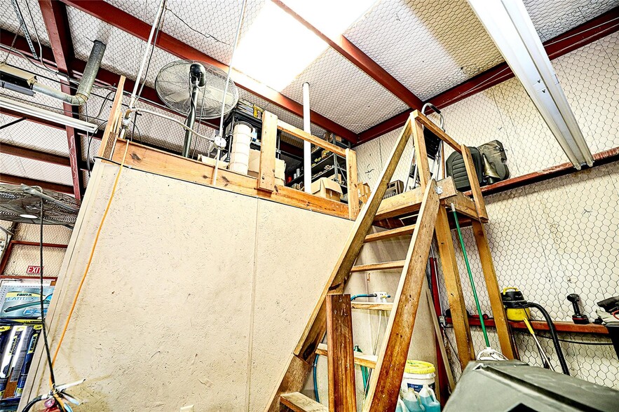 More Photos Of 108 E Wise St, Bowie Specialty For Sale