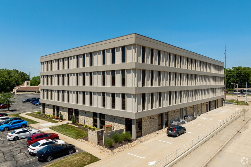 More Photos Of 3901 W 86th St, Indianapolis Office For Lease