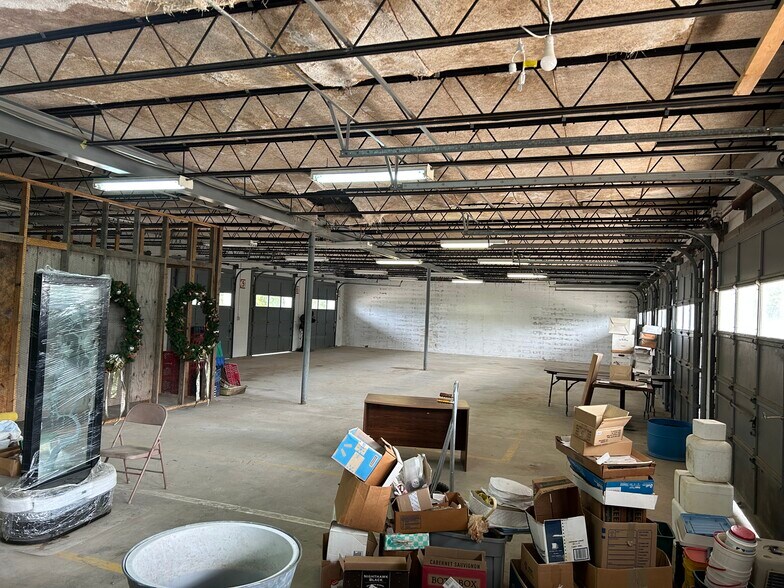 More Photos Of 209 E Wade Ave, Mountain Home Distribution For Sale