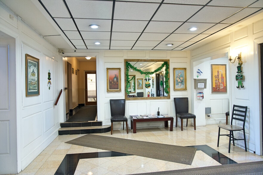 More Photos Of 7 Bond St, Great Neck Apartments For Lease