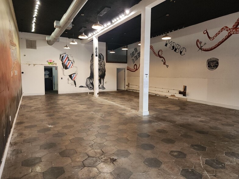 More Photos Of 915 Central Ave, Saint Petersburg Storefront For Lease