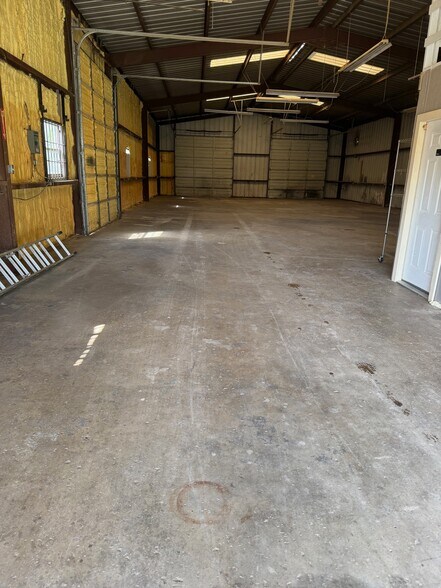 More Photos Of 701 E Pine St, Edgewood Industrial For Lease
