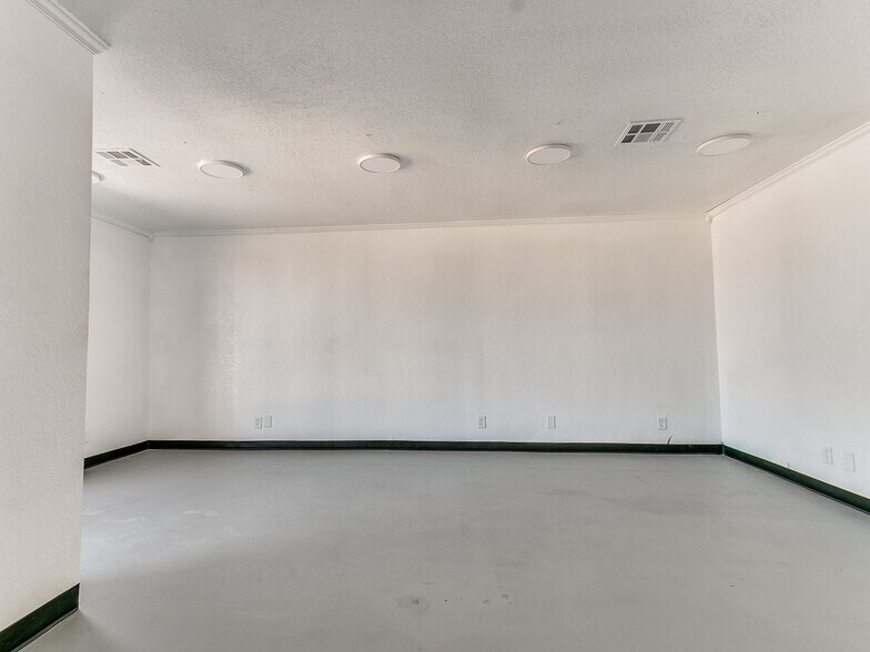 More Photos Of 7030 W Wilshire Blvd, Oklahoma City Storefront Retail Office For Lease