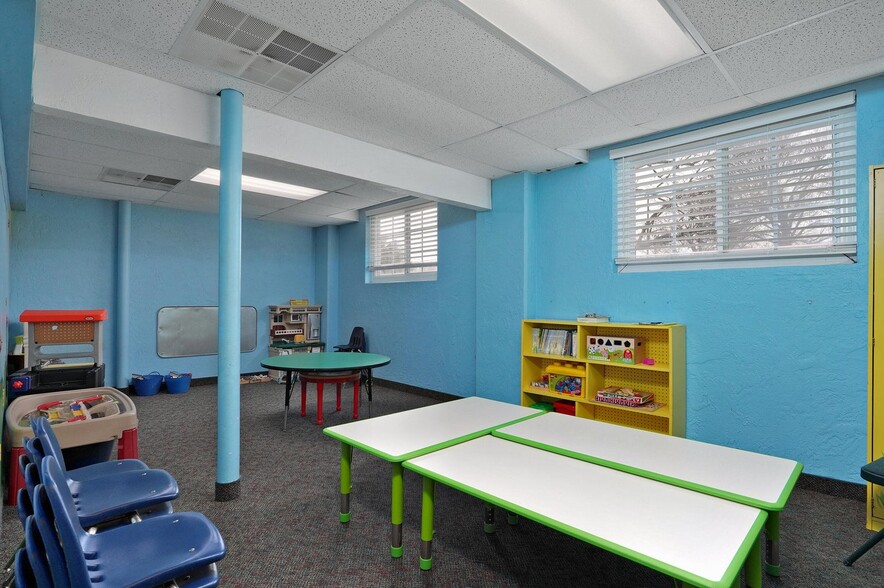 More Photos Of 2440 E Seminole St, Springfield Specialty For Sale