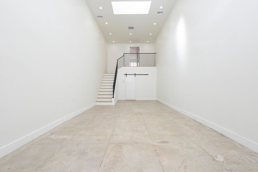 More Photos Of 245-251 S Robertson Blvd, Beverly Hills Storefront Retail Office For Lease