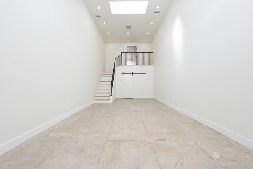 More Photos Of 249 S Robertson Blvd, Beverly Hills Storefront Retail Office For Lease