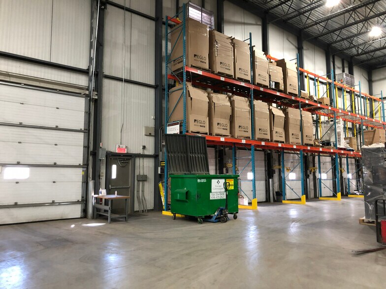 More Photos Of 20700 Rte Transcanadienne, Montréal Warehouse For Sale