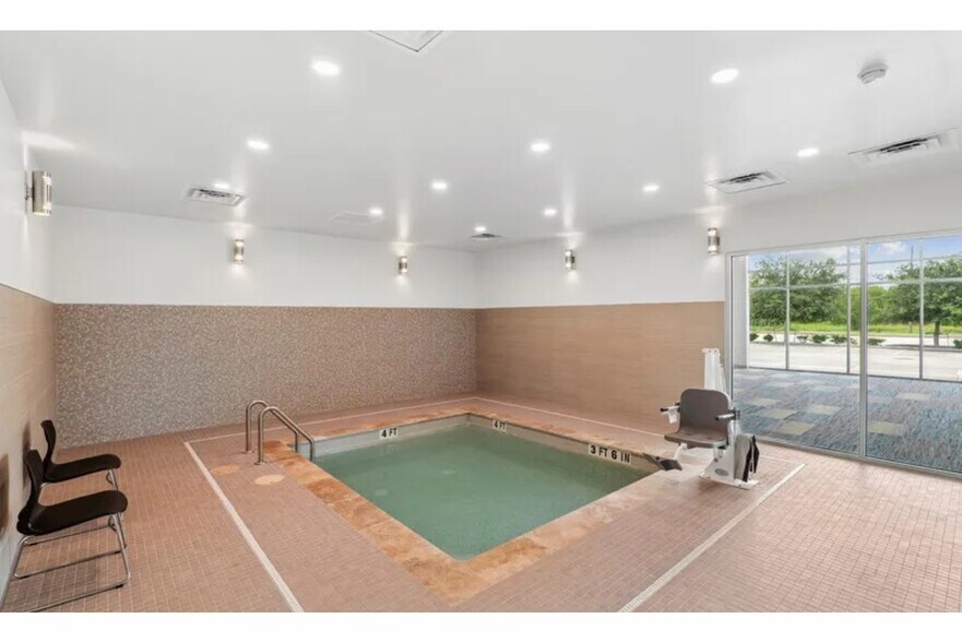 More Photos Of 1070 FM 646 Road East, League City Medical For Lease