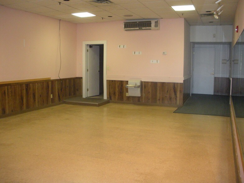 More Photos Of 1168 Boston Rd, Springfield General Retail For Sale