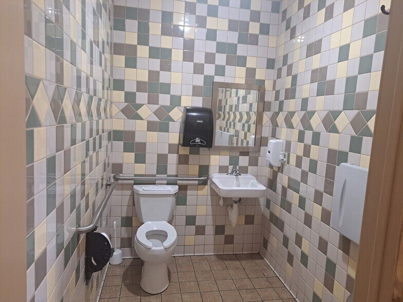 More Photos Of 500 W North St, Enterprise Restaurant For Sale