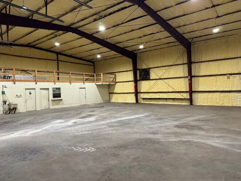 More Photos Of 4725 Mercantile St, Beaumont Industrial For Lease