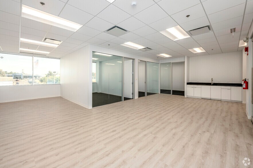 More Photos Of 555 Quince Orchard Rd, Gaithersburg Office For Sale