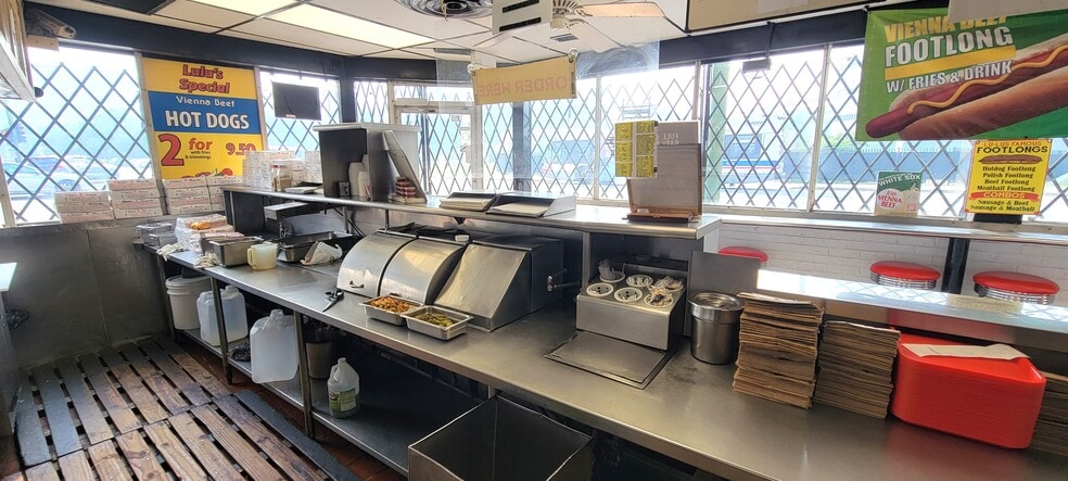More Photos Of 2207-2214 W Ogden Ave, Chicago Fast Food For Lease