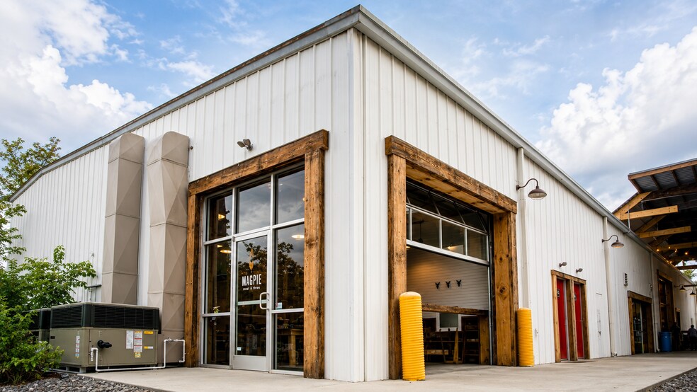 More Photos Of 200 King St, Brevard Storefront Retail Office For Lease