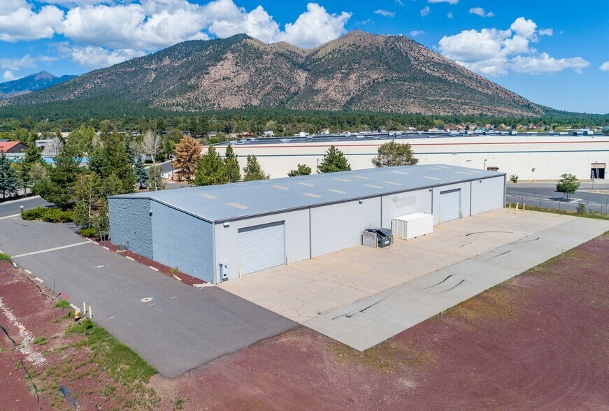 More Photos Of 2332 N Walgreens St, Flagstaff Warehouse For Lease
