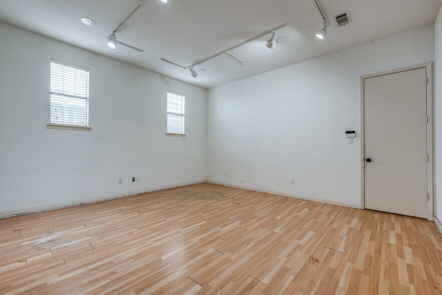 More Photos Of 2002 Moser Ave, Dallas Land For Sale