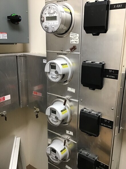 More Photos Of 6187 S Archer Ave, Chicago Medical For Lease