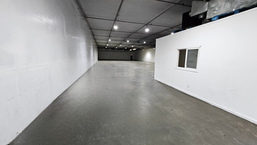 More Photos Of 1100 E 16th St, Los Angeles Warehouse For Lease