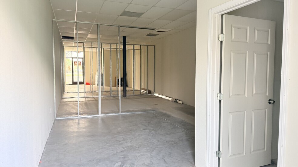 More Photos Of 1624 Hill Ave, Dickinson Storefront Retail Office For Lease