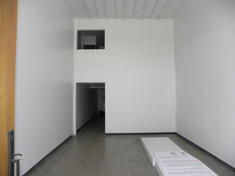 More Photos Of 1101-1119 S La Brea Ave, Los Angeles Freestanding For Lease