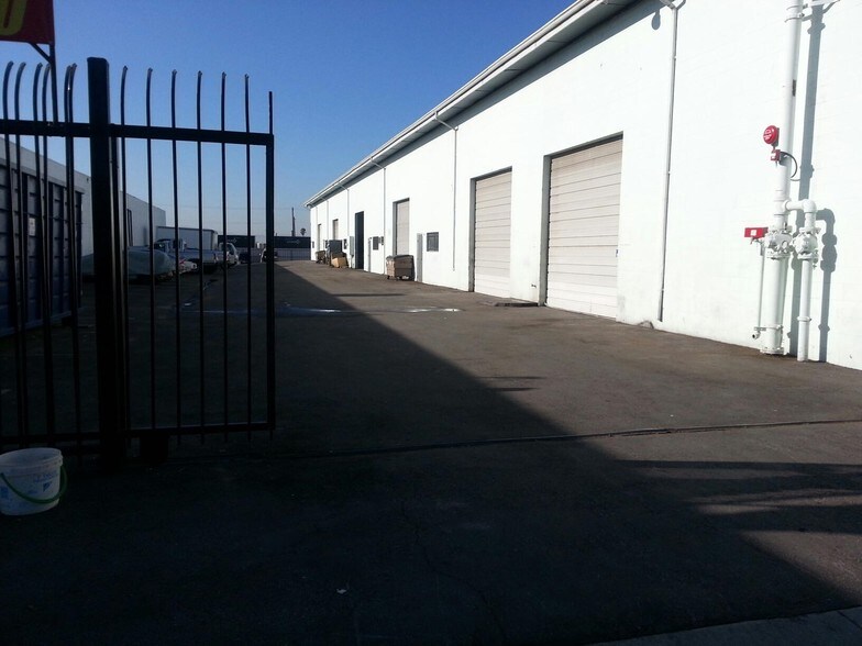 More Photos Of 1339-1341 W Brooks St, Ontario Warehouse For Lease