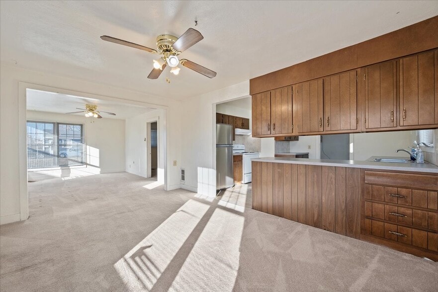 More Photos Of 1501 Carbon Ave, Cheyenne Office For Lease