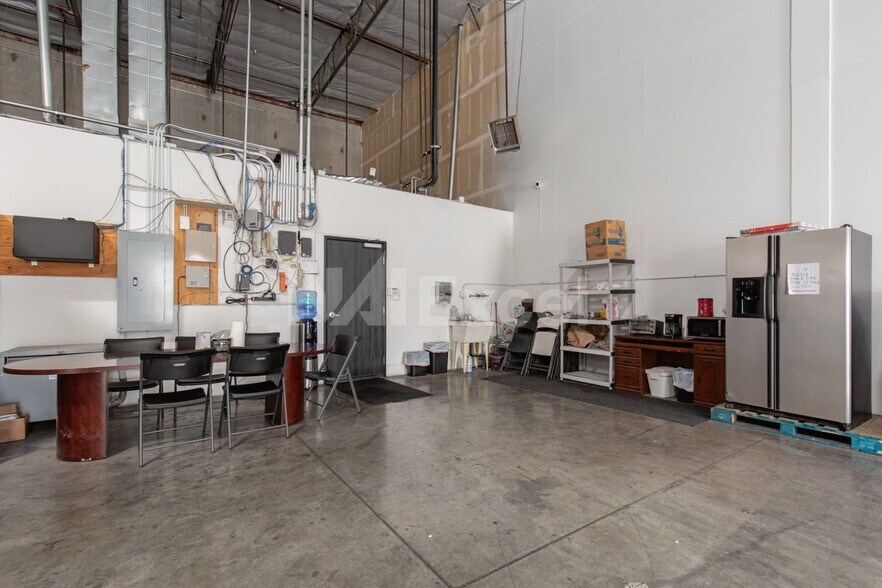 More Photos Of 1660 Helm Dr, Las Vegas Unknown For Lease