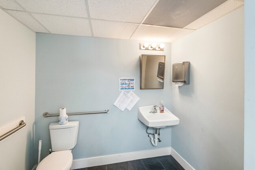 More Photos Of 1615 14th Ave, Vero Beach Medical For Sale