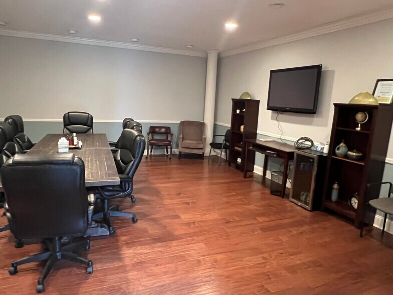 More Photos Of 18 Kings Hwy W, Haddonfield Office For Lease
