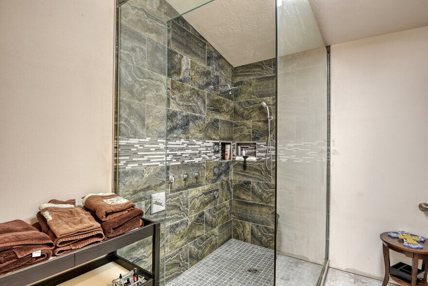 More Photos Of 30 S Fred Johns Way, Cheney Warehouse For Lease