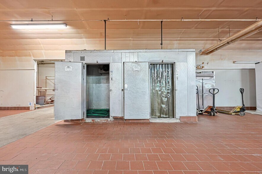 More Photos Of 13 N East Blvd, Vineland Flex For Lease