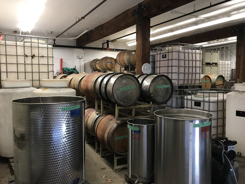 More Photos Of 13 Railroad St, Hood River Winery Vineyard For Lease